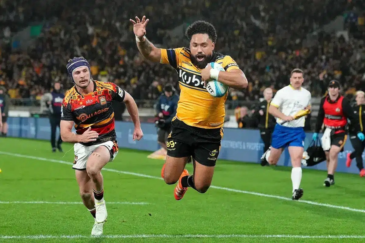 The Hurricanes Try Machines Now Chasing All Blacks Wings